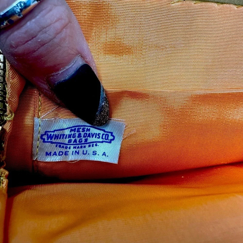 1940-50s Mesh Whiting & Davis Hand Bag w/ Mirror​​​ - Picture 5 of 8